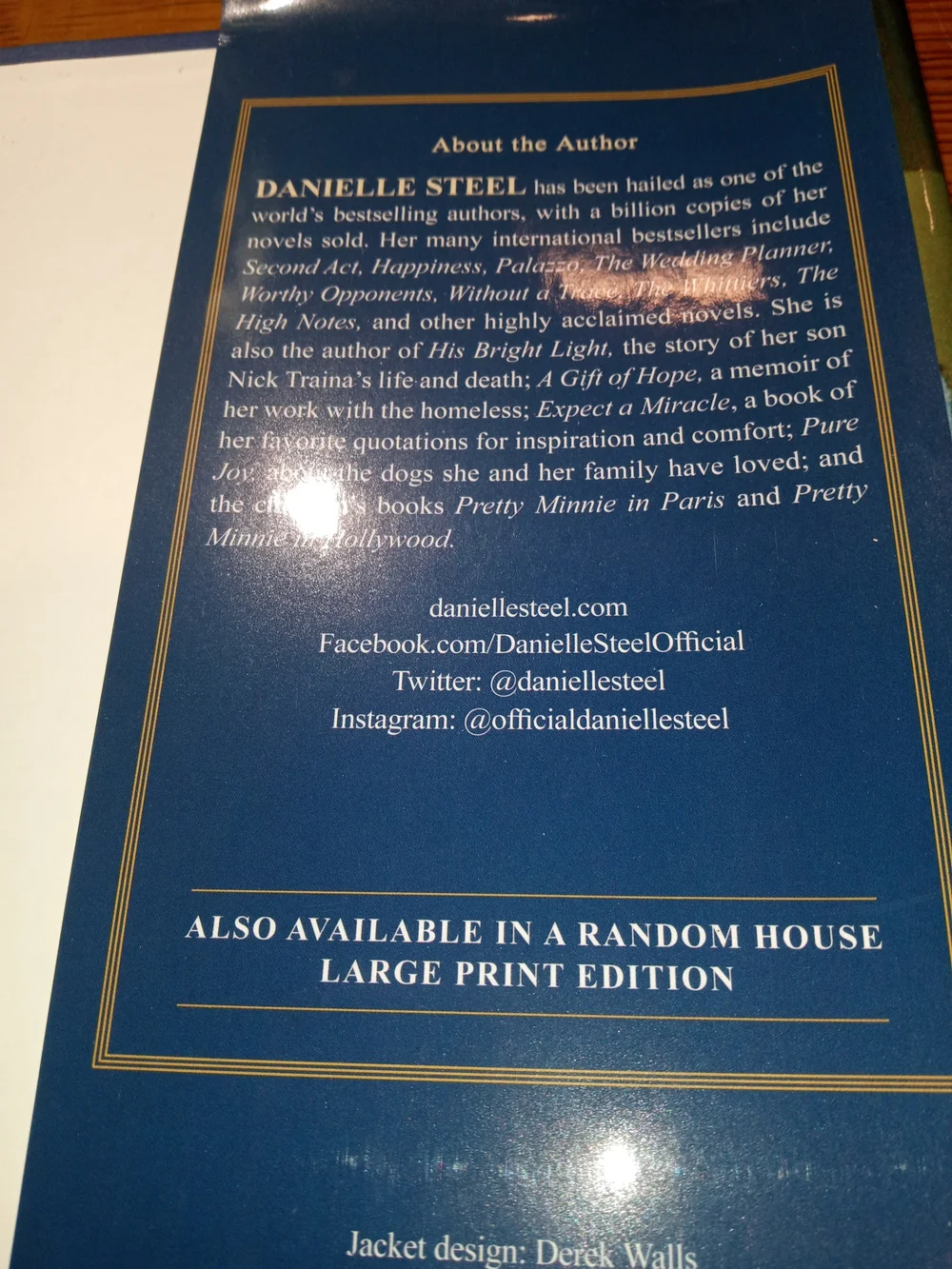 Danielle Steel — The Ball at Versailles (Blue Cover)